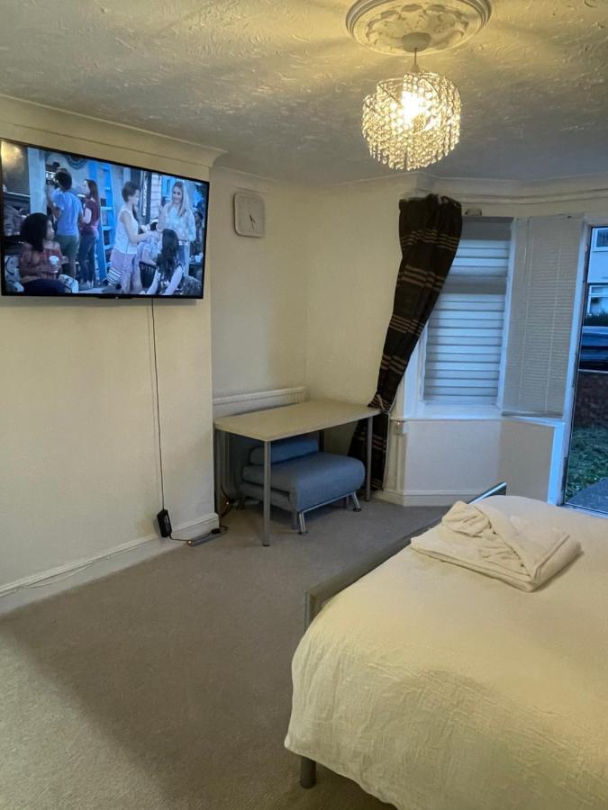 Alder En-Suites Self-Catering With Private Shower 1 Southampton Exteriör bild